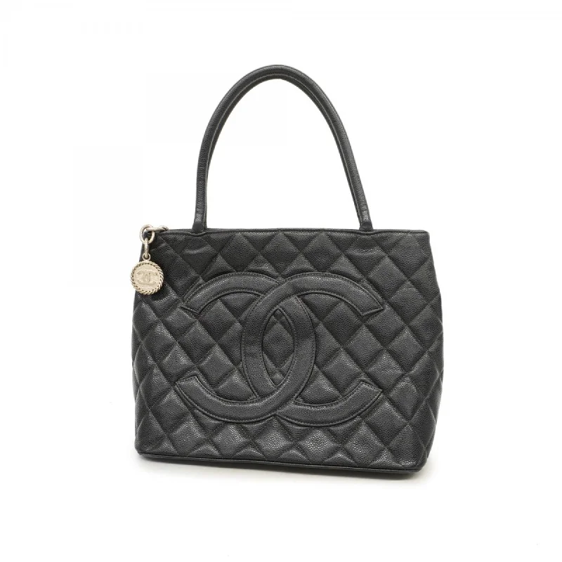 Handle bags with inner compartments for essentials -Handle bags with detachable pouches for extra storage -Chanel  Caviar Leather Tote Bag (Pre-Owned)