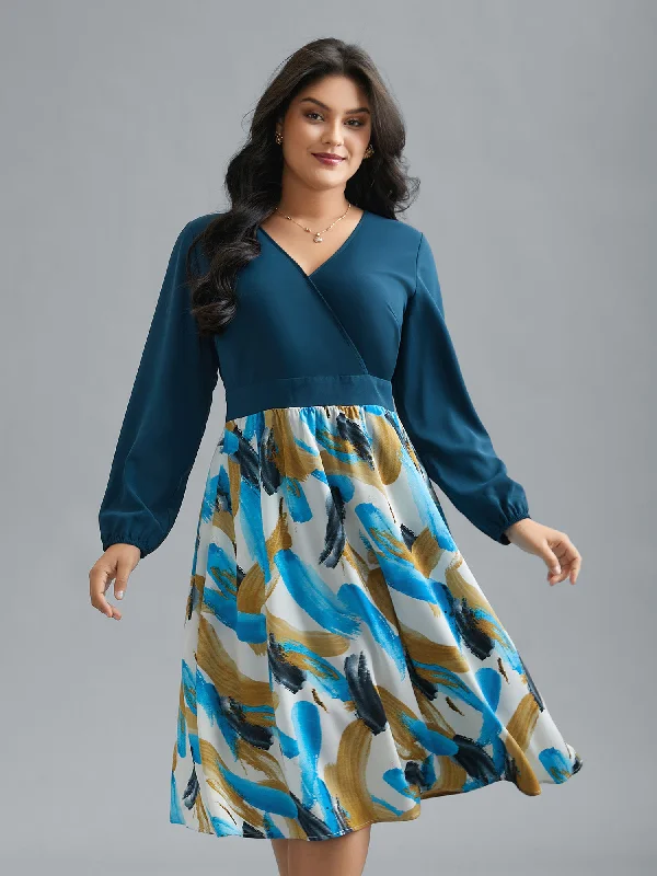 Plus size dresses with vibrant shades feel fun -Brush Stroke Print Contrast Spliced Dress