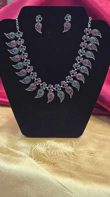 Unique necklaces and pendants with vintage-inspired designs for timeless appeal-Pretty Colorful Leaf Style Necklace Set