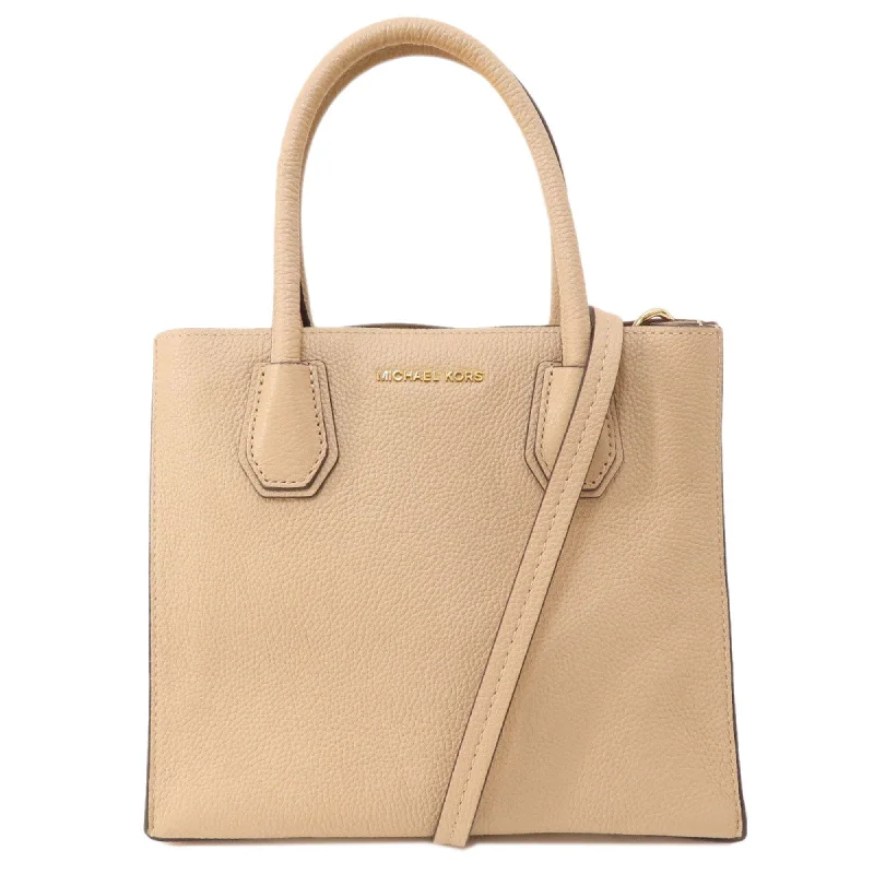 Handle bags with monogram designs for personalization -Small handle bags with detachable straps for versatility -Michael Kors  Leather Tote Bag (Pre-Owned)