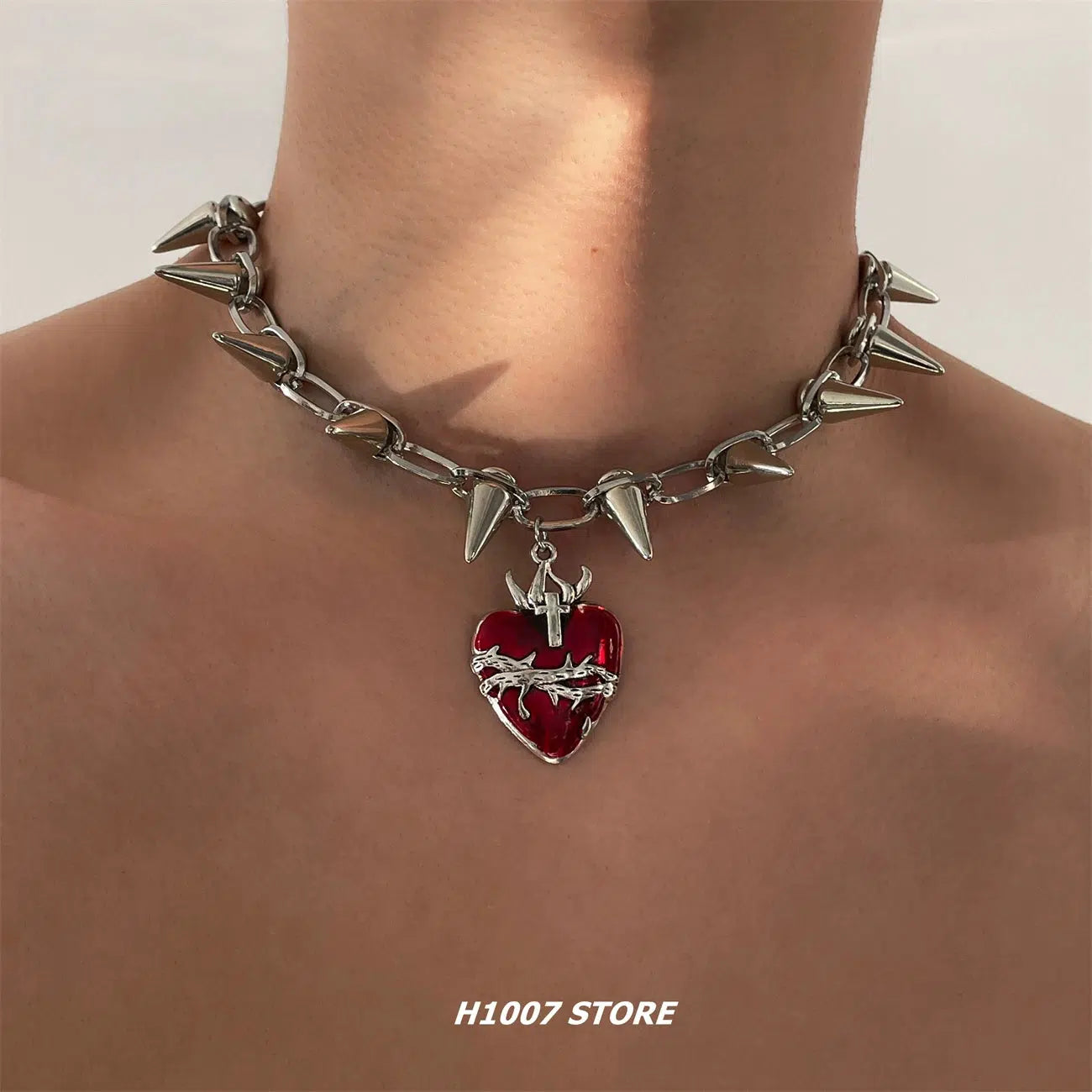 Necklaces and pendants with clear quartz for a pure and radiant look-Rivet Heart Pendant Choker Necklace