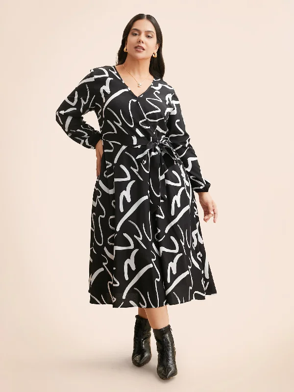 Plus size dresses with wide belts define waists -Geometric Overlap Collar Midi Dress