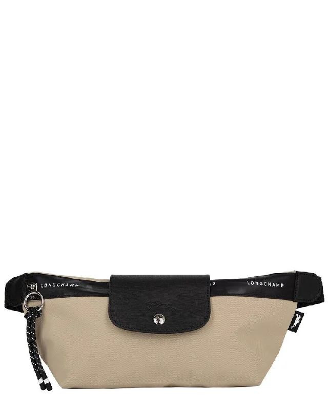 Handle bags with neutral tones for versatility -Handle bags for office wear with organized interiors -Longchamp Le Pliage Energy M Belt Bag