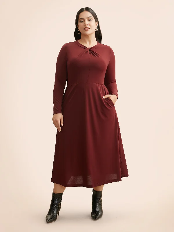 Plus size dresses with ruched details hide flaws -Plain Twist Neck Midi Dress