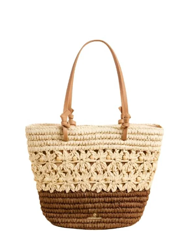 Handle bags with tropical leaves for summer -Handle bags with contrasting details for a dynamic look -Straw Bucket Bag In Calm Waters