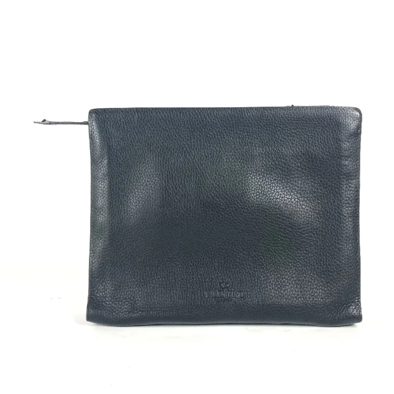 Handle bags with minimalist sleek silhouettes -Handle bags with vibrant prints for bold fashion -Valentino Garavani  Leather Clutch Bag Pouch (Pre-Owned)