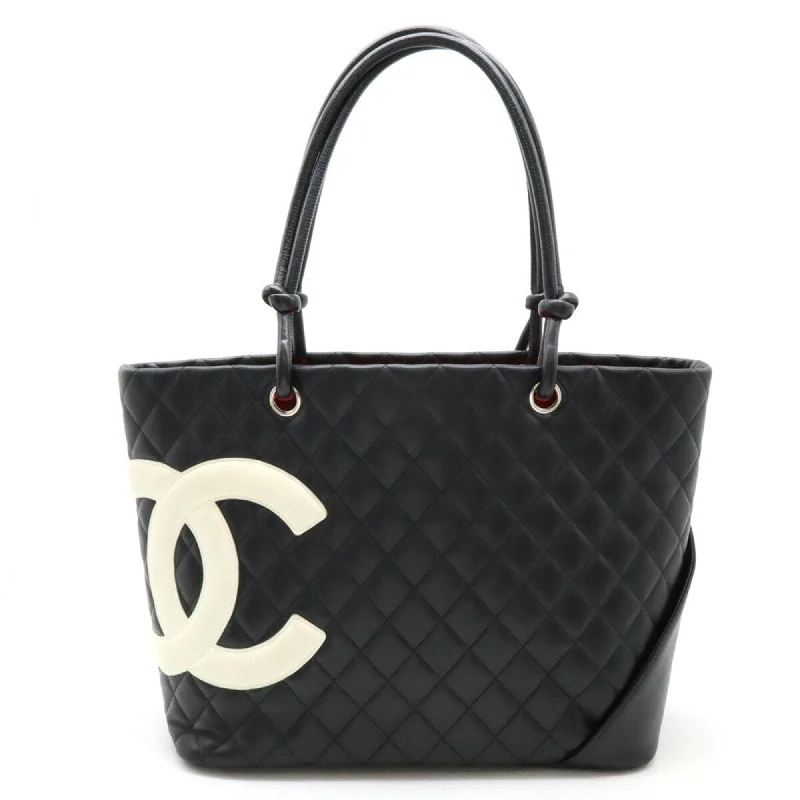 Handle bags with inner compartments for essentials -Handle bags with detachable pouches for extra storage -Chanel   Leather Shoulder Bag Tote Bag (Pre-Owned)