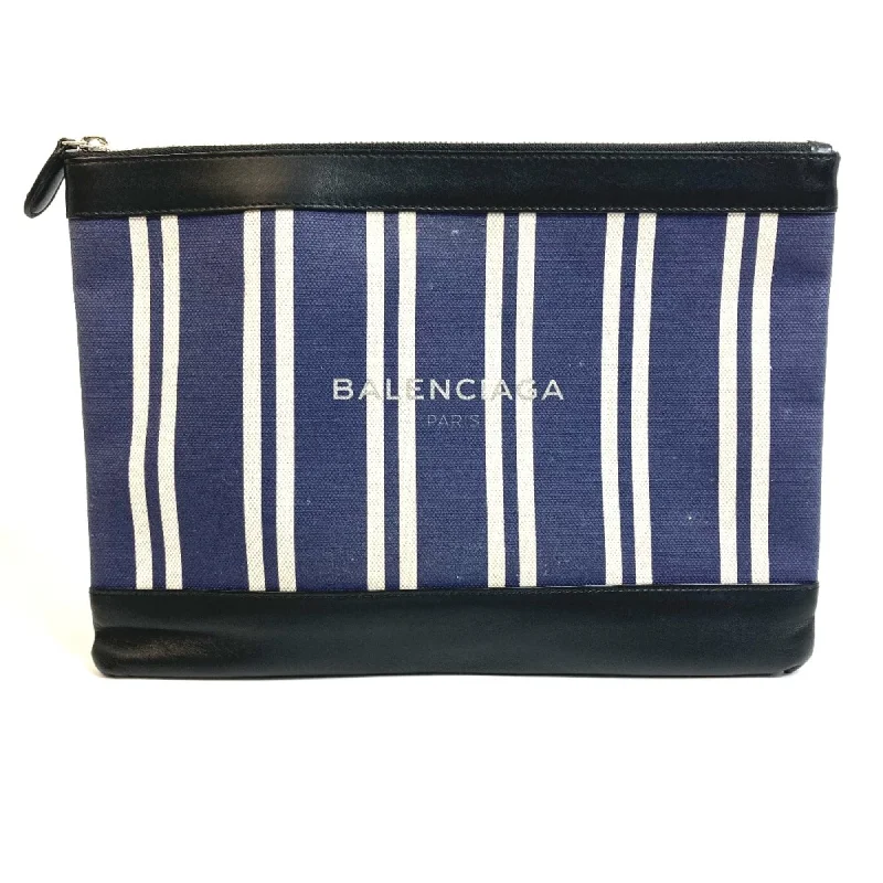 Handle bags with chevron designs for trend -Handle bags with metal accents for a sophisticated finish -Balenciaga  Other Clutch Bag (Pre-Owned)