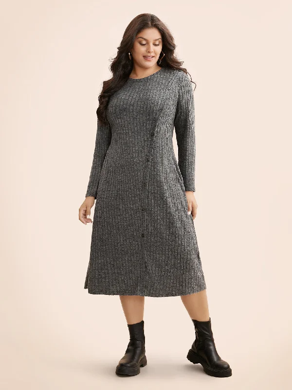 Plus size dresses for chic evenings glow quietly -Crew Neck Button Detail Slim Fit Dress