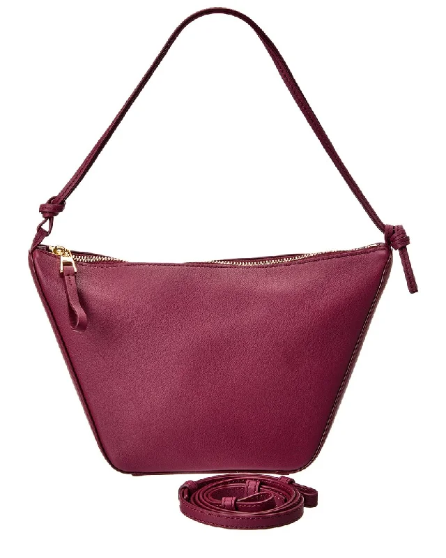 Handle bags with tropical leaves for summer -Handle bags with contrasting details for a dynamic look -Loewe Hammock Mini Leather Hobo Bag