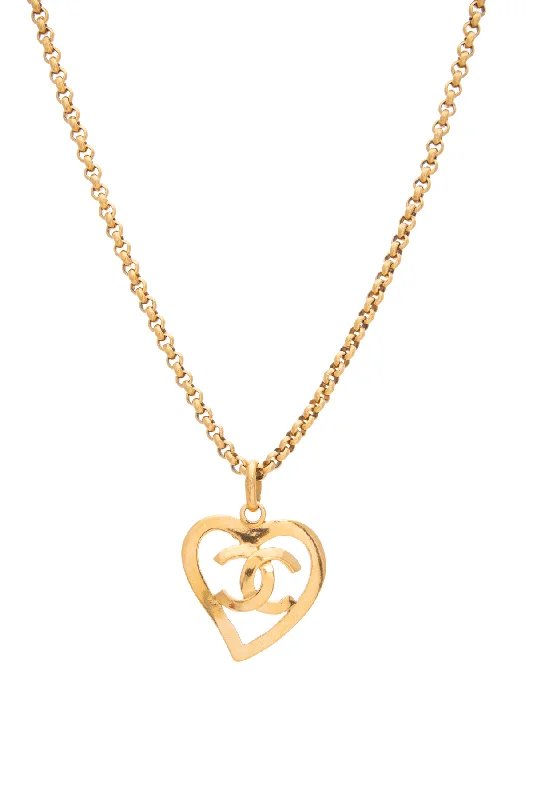 Best necklaces and pendants with statement designs for a fashionable accessory-Vintage CC Heart Necklace