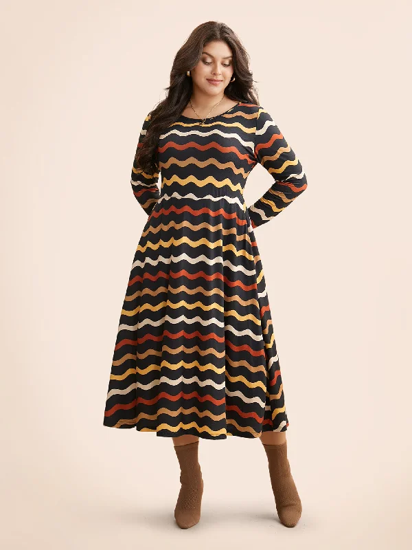 Plus size dresses with soft skirts feel light -Round Neck Contrast Striped Midi Dress