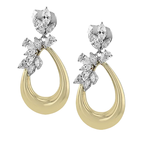 Hoop earrings with a chunky design for a bold and trendy statement-Earring in 18k Gold