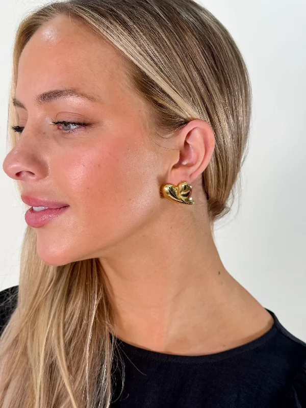 Best hoop earrings with minimal embellishments for a sleek and modern look-Gold Heart Stud Earring